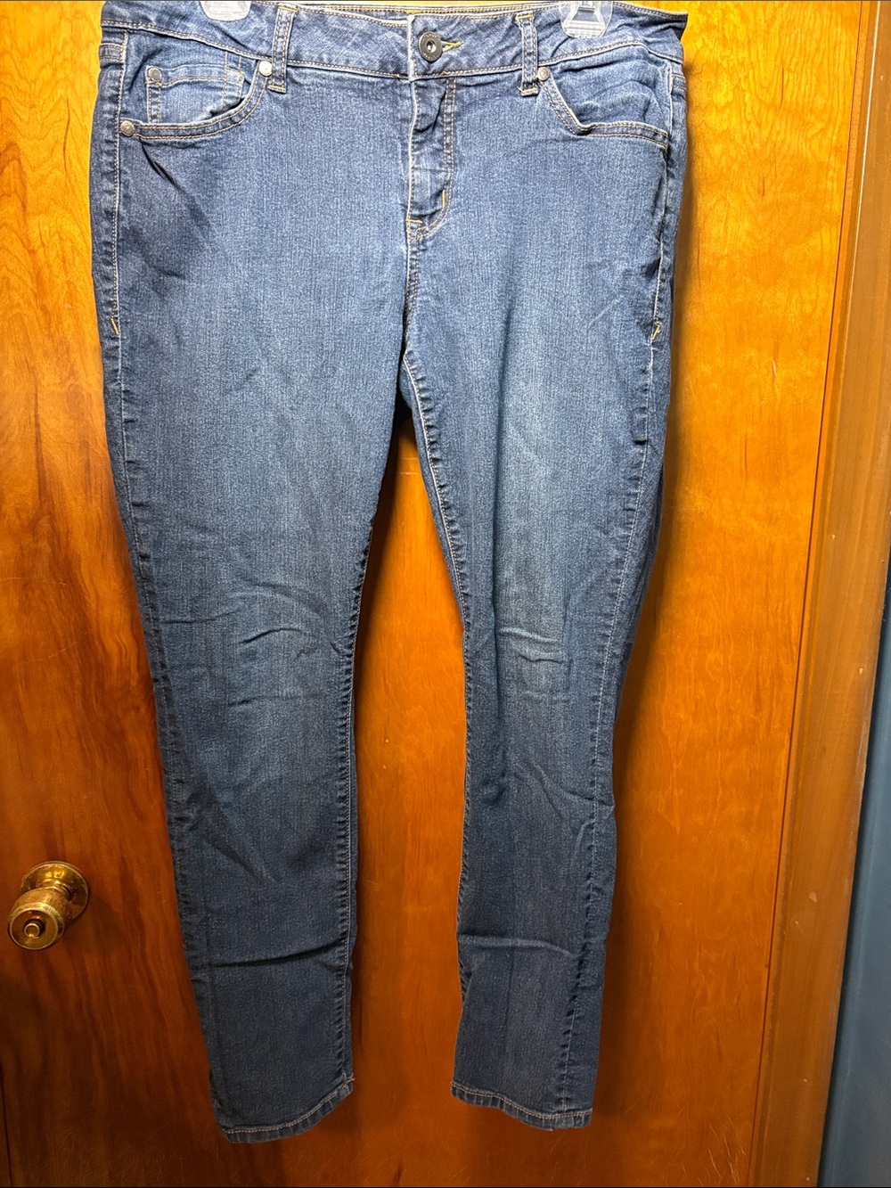 Torrid mid-rise Stretch Women's Skinny Jeans in Medium Blue, 12 Short
